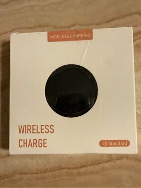 NWT WIRELESS QI FAST CHARGING PAD FOR ANDROID AND IPHONE